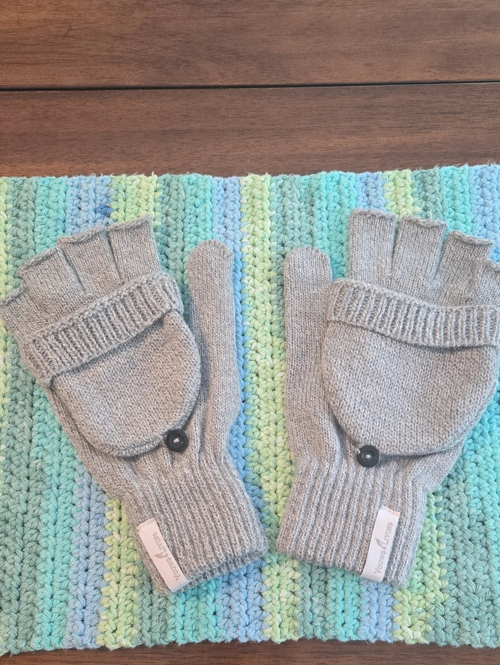 NWOT Young Living Brand Members Only Gloves/Mittens In Gray